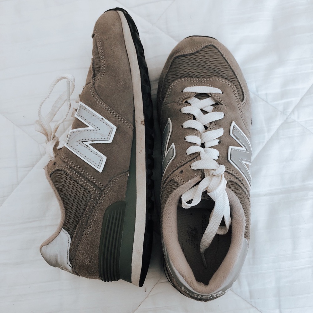 New Balance Tennis Shoes